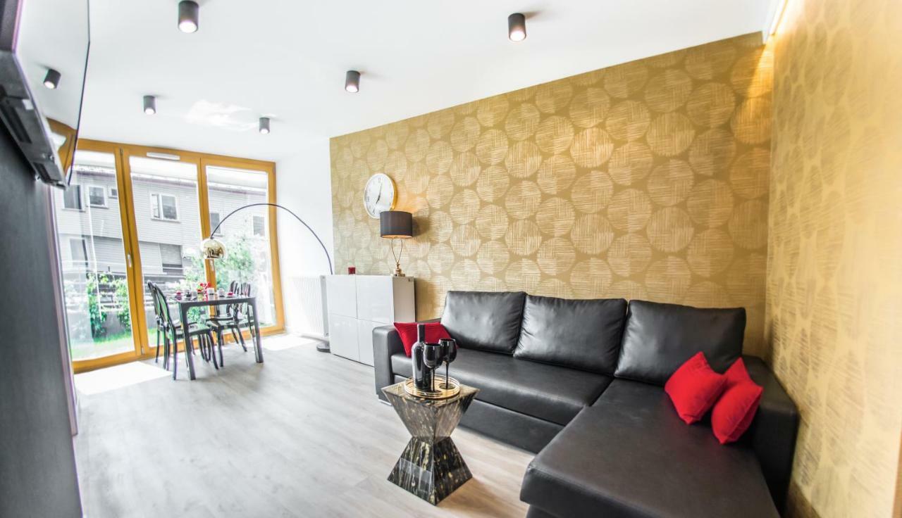 Galaxy Garden Apartment Cracow- Shopping Mall 1Min, Underground Parking, Family Friendly, City Center Cracovia Exterior foto