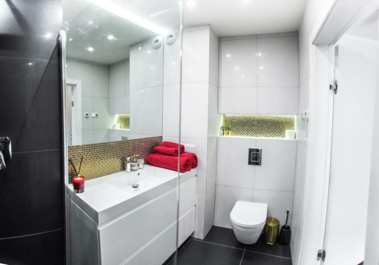 Galaxy Garden Apartment Cracow- Shopping Mall 1Min, Underground Parking, Family Friendly, City Center Cracovia Exterior foto
