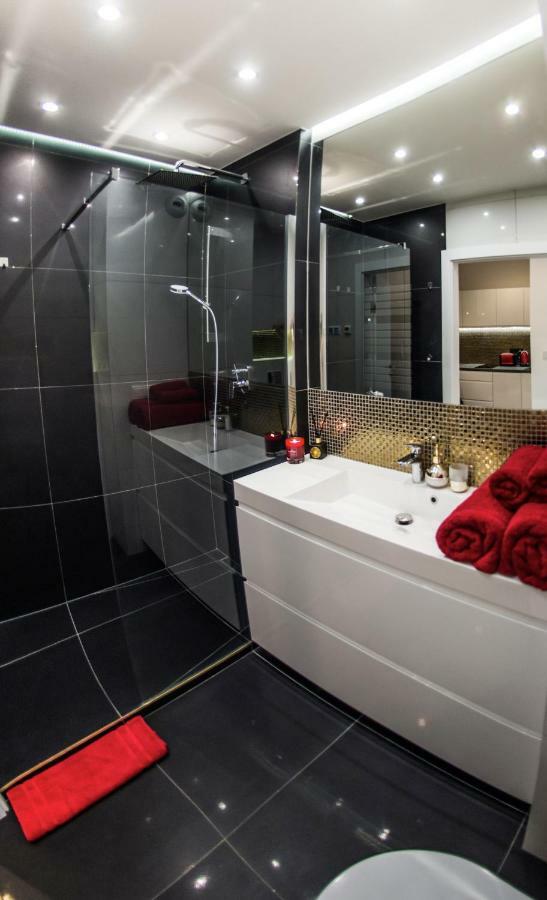 Galaxy Garden Apartment Cracow- Shopping Mall 1Min, Underground Parking, Family Friendly, City Center Cracovia Exterior foto